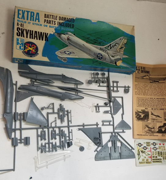 RESALE SHOP - IMC 1/72 A-4E and Battle Damaged Parts Included Skyhawk #485-100 - BOBR-485-100-NOB6893