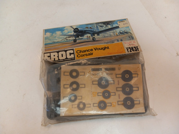RESALE SHOP - Vintage 1/72 FROG F243F; Chance Vought CORSAIR RN FAA & RNZAF - BOBR-F243F-NS6928