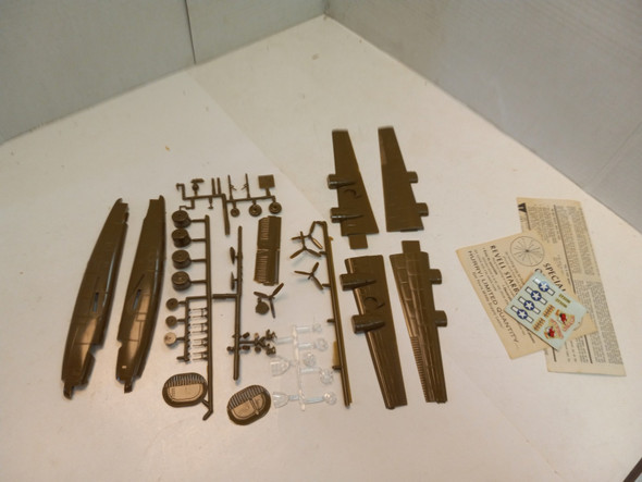 RESALE SHOP - RARE VINTAGE 1961 REVELL 1/92 WW II USAAF Boeing B-24J LIBERATOR Heavy Bomber - BOBR-H-137-98-NOB6829