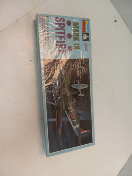 RESALE SHOP - Monogram Mark IX Supermarine Spitfire 1/4 Inch Scale Model Kit SEALED - BOBR-PA79-6801-NS6193