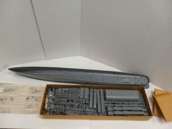 RESALE SHOP - Vintage Lindberg Blue Devil WWII Navy Destroyer Motorized Model Kit 1:125 MINT - BOBR-TLLBDD-NOB6814