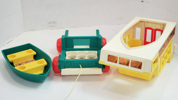 RESALE SHOP - VTG Fisher Price Play Family Camper #994 - BRMA-FPPFC-U6166