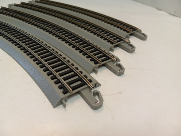 RESALE SHOP - Lot Of 4 Pre-owned Bachmann EZ Track Curve Pieces 30 degree Curve - WINO-BC1-U6096