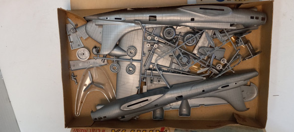 RESALE SHOP - Airfix-72 B-17G Flying Fortress 1:72 Scale Model Kit 1506-150 - BOBR-1506-150-NOB7121