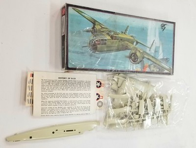 RESALE SHOP - AMT N. American B-25C Med. Bomber *A-645:130 1/72 (READ) - BOBR-645:130-LN7082