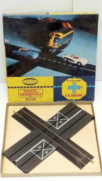 RESALE SHOP - Aurora Model Motoring HO Scale 9"9"x90� R.R. Crossing - BOBR-AUR1522-NOB7168