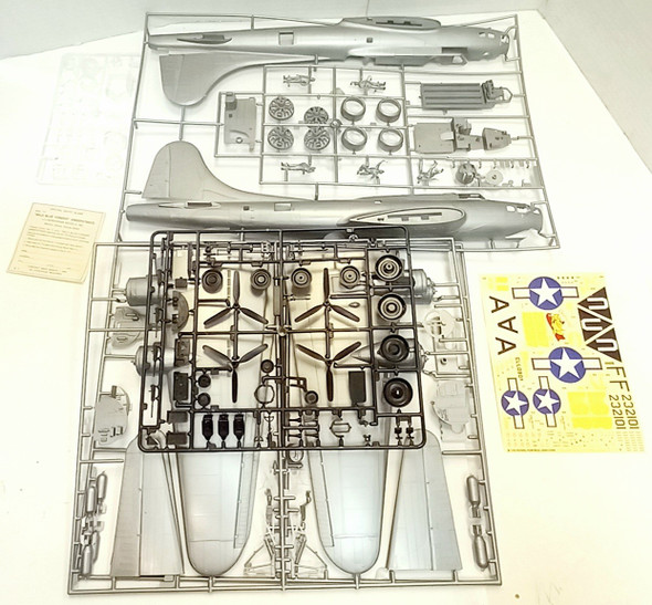 RESALE SHOP - Monogram 1:48 B-17G Flying Fortress Bomber Plastic Model Kit #5600 - BOBR-MNG5600-LN7156
