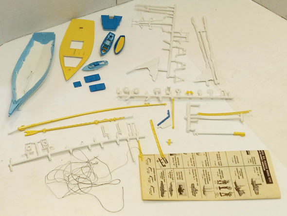 RESALE SHOP - Pyro Chesapeake Bay Oyster Boat Skipjack Plastic Model Kit #269 - BOBR-PYRO269-NOB7124