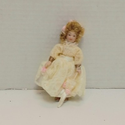 RESALE SHOP - Aztec 1:12 Town Square Victorian Child in White Dress w/ Parasol - CIMA-G7628-NOB7242