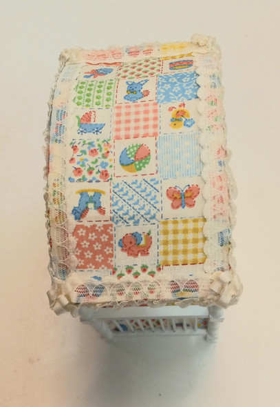 RESALE SHOP - Dollhouse 1:12 Canopy Crib and White Rocker with Throw and Fuzzy Cat - DASI-NURSERYSET-LN7183