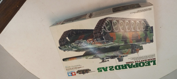 RESALE SHOP - Tamiya 1/35 Leopard 2 A5 Main Battle Tank Model Kit# 35242 MANY EXTRAS!!!!! - JIMI-422-8610-NS7055