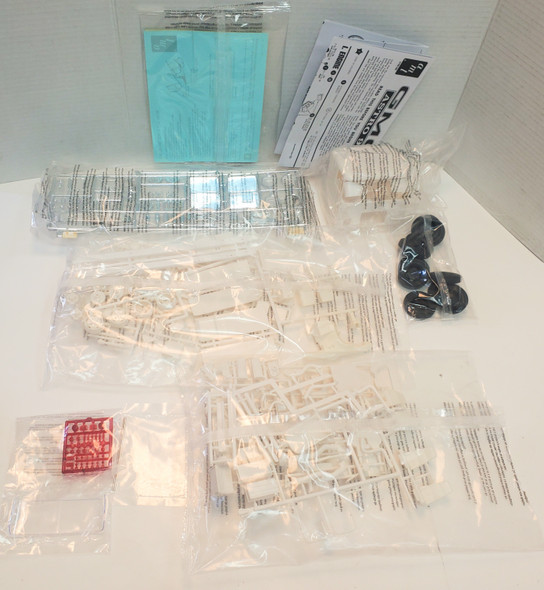 OakridgeStores.com | RESALE SHOP - AMT 1:25 GMC Astro '95 Truck Tractor Plastic Model Kit #1140/06 - BREV-AMT1140-NOB8089 CNSG849398030462