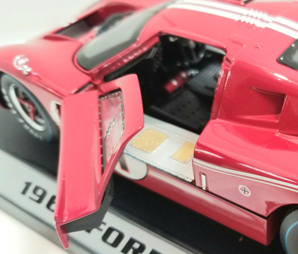 OakridgeStores.com | RESALE SHOP - Shelby Collectibles '67 Ford MK IV 1:18 #25316S - PAER-25316S-NOB7694