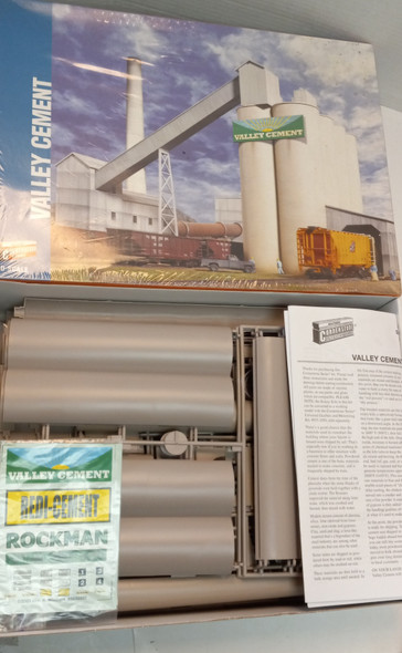 OakridgeStores.com | RESALE SHOP - Walthers Cornerstone HO Valley Cement Kit #933-3098 - PAER-933-3098-NOB7720 CNSG616374028825