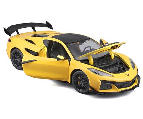 OakridgeStores.com | Maisto - 1/18 2025 Chevrolet Corvette ZR1 in Metallic Yellow - Diecast Model Car - 31475Y 090159314752