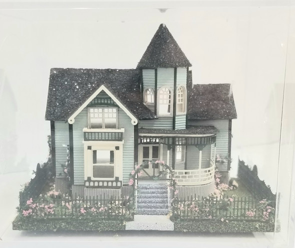 OakridgeStores.com | RESALE SHOP - VTG OOAK Decorated Victorian Style Dollhouse Diorama in Clear Display Case 1:160 - BABE-VICTORIANDOLLHOUSE-NOB7570