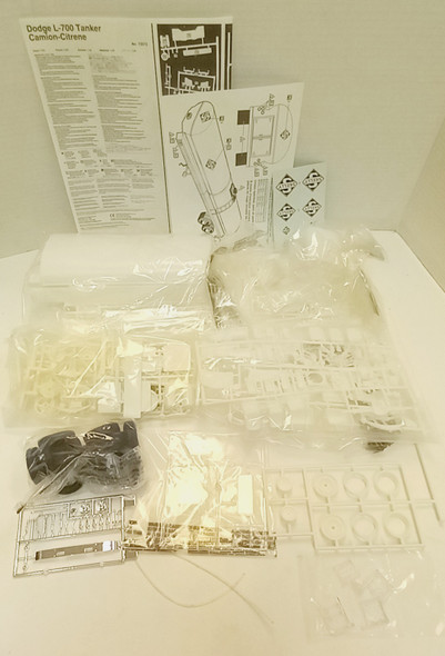 OakridgeStores.com | RESALE SHOP - Lindberg 1:25 Dodge L-700 Tanker Camion Citerne Plastic Model Kit #73072 - BREV-73072-NOB8545 CNSG858280730724