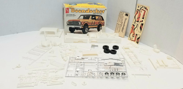 OakridgeStores.com | RESALE SHOP - AMT Boondocker Chevy Blazer Build Stock or off Road #T200 1/25 - BREV-T200-NOB8507