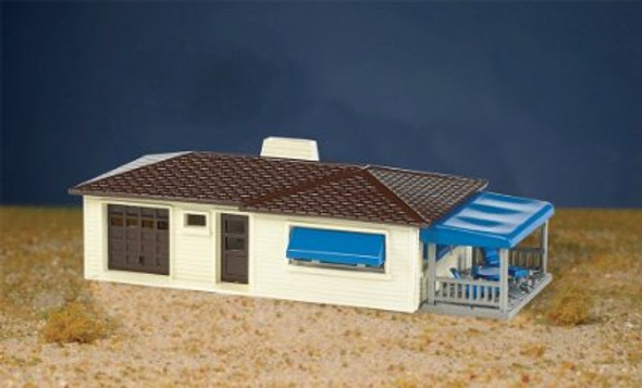 BACHMANN - 45156 HO Scale Plasticville Snap KIT Ranch House Plastic Model Building Kit 022899451565