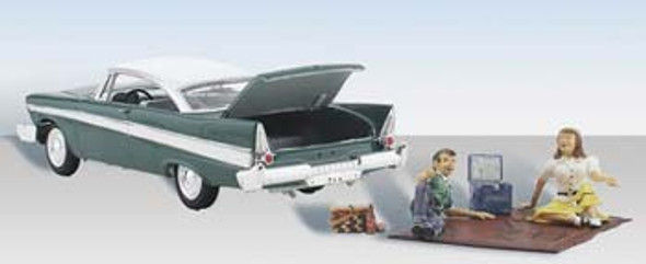 WOODLAND SCENICS - HO Parked for a Picnic - Train Accessories (HO Scale) (AS5552) 724771055525