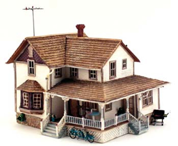 WOODLAND SCENICS - HO Built-Up Corner Porch House - Train Building (HO Scale) (BR5046) 724771050469