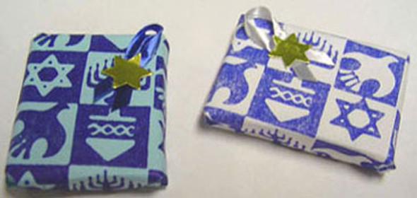 BY BARB - 1" Scale Dollhouse Miniature - Wrapped Chanukah Gift Blue Or White (JHD4H)