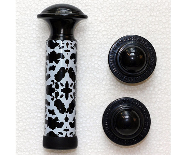 ZEE'S CREATIONS - Vacuum Pump W/2 Bottle Stoppers Animal Pattern Cow (PS102) 898179001955 ZEE'S CREATIONS - Vacuum Pump W/2 Bottle Stoppers Animal Pattern Cow (PS102) 898179001955