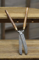 OakridgeStores.com | Sir Thomas Thumb - Hedge Clipper - Dollhouse Miniature (517)