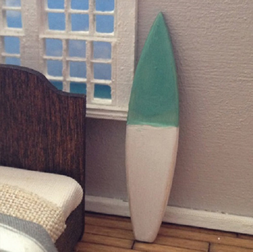 OakridgeStores.com | Small Scale Living - Surfboard Kit 1:48 Scale Dollhouse Miniature (QS005)