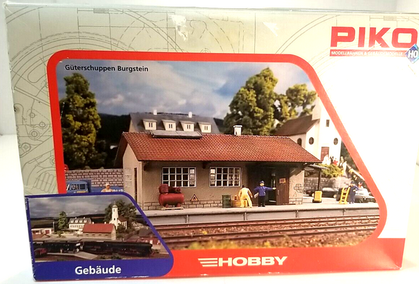 RESALE SHOP - Piko HO Güterschuppen Burgsteim Gebäude (Train station) Plastic Kit- unassembled