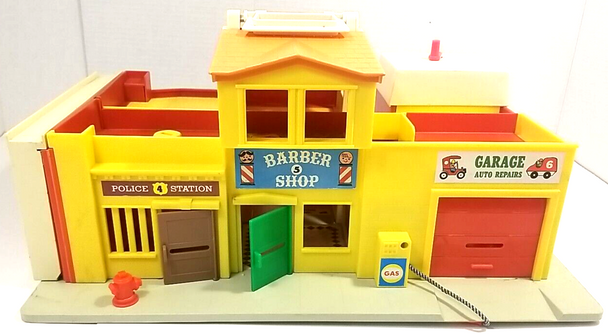 RESALE SHOP - VTG F-P Town Square Village With People & Vehicles #997 - preowned - clean