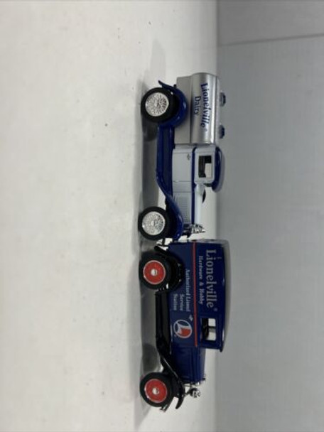 RESALE SHOP - Lionel Eastwood#311500 Model A Dairy Tank Truck &Hardware Panel Truck - NIB RESALE SHOP - Lionel Eastwood#311500 Model A Dairy Tank Truck &Hardware Panel Truck - NIB