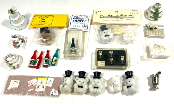 RESALE SHOP - LOT OF 1:12 Dollhouse Celebration/Party Decor ,Cakes ,Gifts - preowned