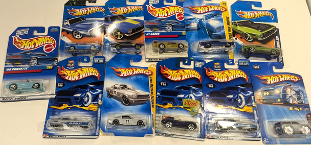 RESALE SHOP - LOT Of 11 Hot Wheels Green Lantern, Hwy 35, Blings, Pursuit(2) - new