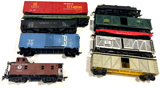 RESALE SHOP - Lot Of 10 HO Various Rolling Stock (view couplers) - preowned