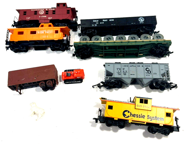 RESALE SHOP - Lot Of 6 Various HO Rolling Stock And Container (view couplers) -preowned