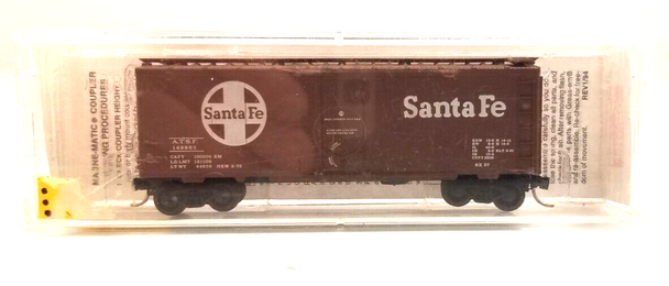 RESALE SHOP - Micro Train N Scale Santa Fe 40' Standard Box Car Plug Door #21110 - preowned