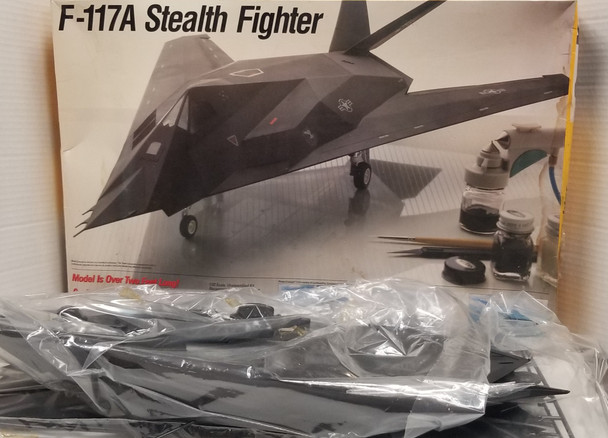 RESALE SHOP - Testors F-117A Stealth F-17A Stealth Fighter 1:32
