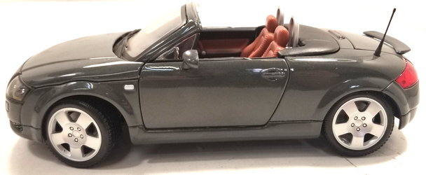 RESALE SHOP - Maisto Assembly Line 1:18 Audi TT Roadster #39878 - already assembled- preowned