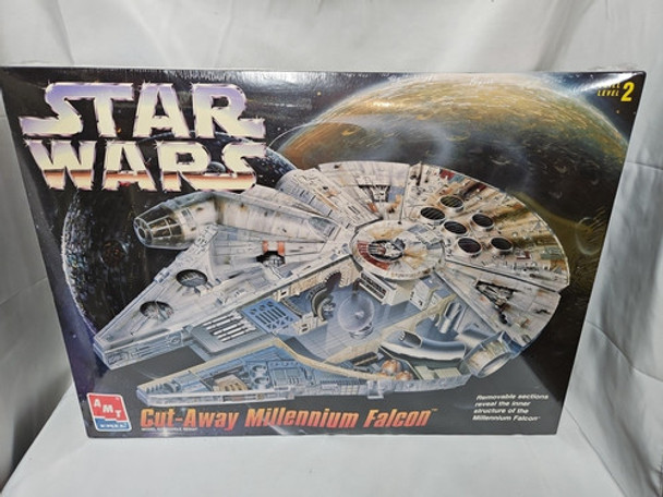 RESALE SHOP - Star Wars Cut-Away Millennium Falcon model kit AMT/ERTL #8789 Vintage