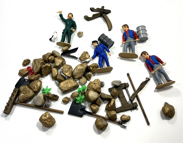 RESALE SHOP - Lot Of G Scale Prospectors/Gold Rocks/ Digging Supplies - preowned