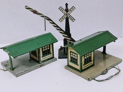 RESALE SHOP - Set of American Flyer Stations and Crossing Gate - Preowned