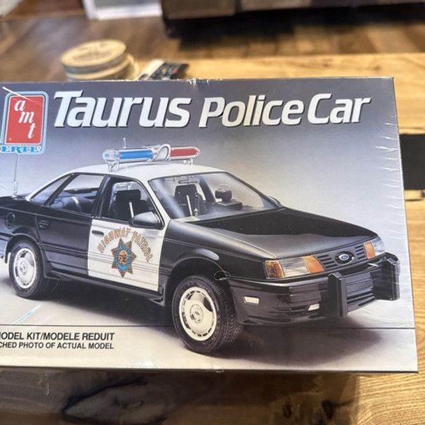 RESALE SHOP - AMT #6078 Ertl Taurus Police Car 1/25 Scale Plastic Model Kit 1989.