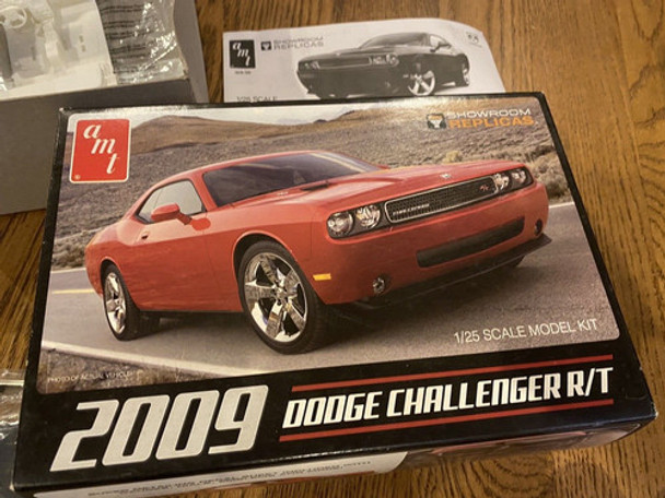 RESALE SHOP - 1/25 AMT 2009 Dodge Challenger R/T Model Car Kit - NEW