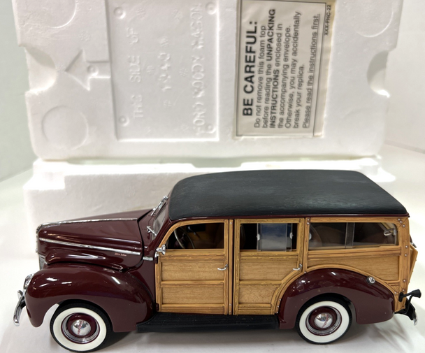 RESALE SHOP - Danbury Mint 1:24 1940 Ford Deluxe Station Wagon Limited Ed - L/N