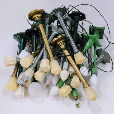 RESALE SHOP - Lot of 20 Lionel Street Lamps - Preowned