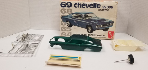 RESALE SHOP - AMT 1969 Chevelle SS 396 Hard Top #2212 1/25 (Read)