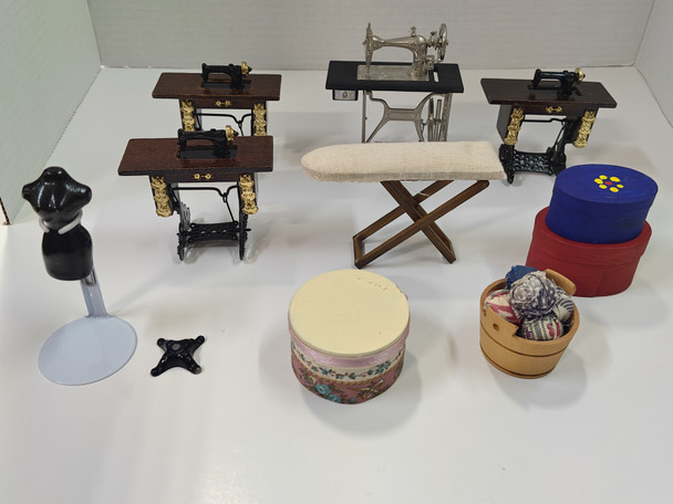 RESALE SHOP - LOT Of 1:12 Dollhouse Miniature Sewing Machines And Accessories