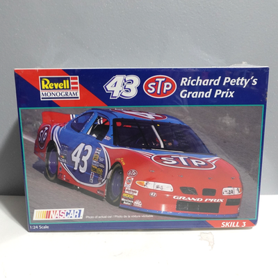 RESALE SHOP - Revell/Monogram #43 STP Richard Petty Grand Prix 1:24 Scale Model Kit