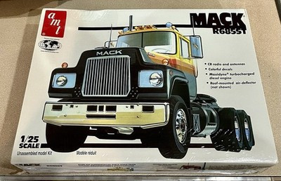 RESALE SHOP - AMT Mack R685ST Semi Tractor 1/25 Scale Model Truck Kit c2008